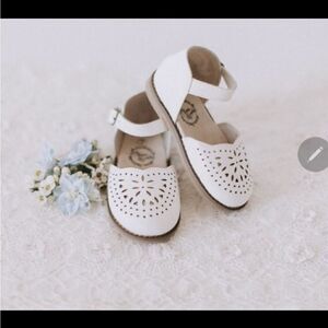 Iso ivy jean dreams juliette shoes size 11-12 toddler girl white lasercut Austra